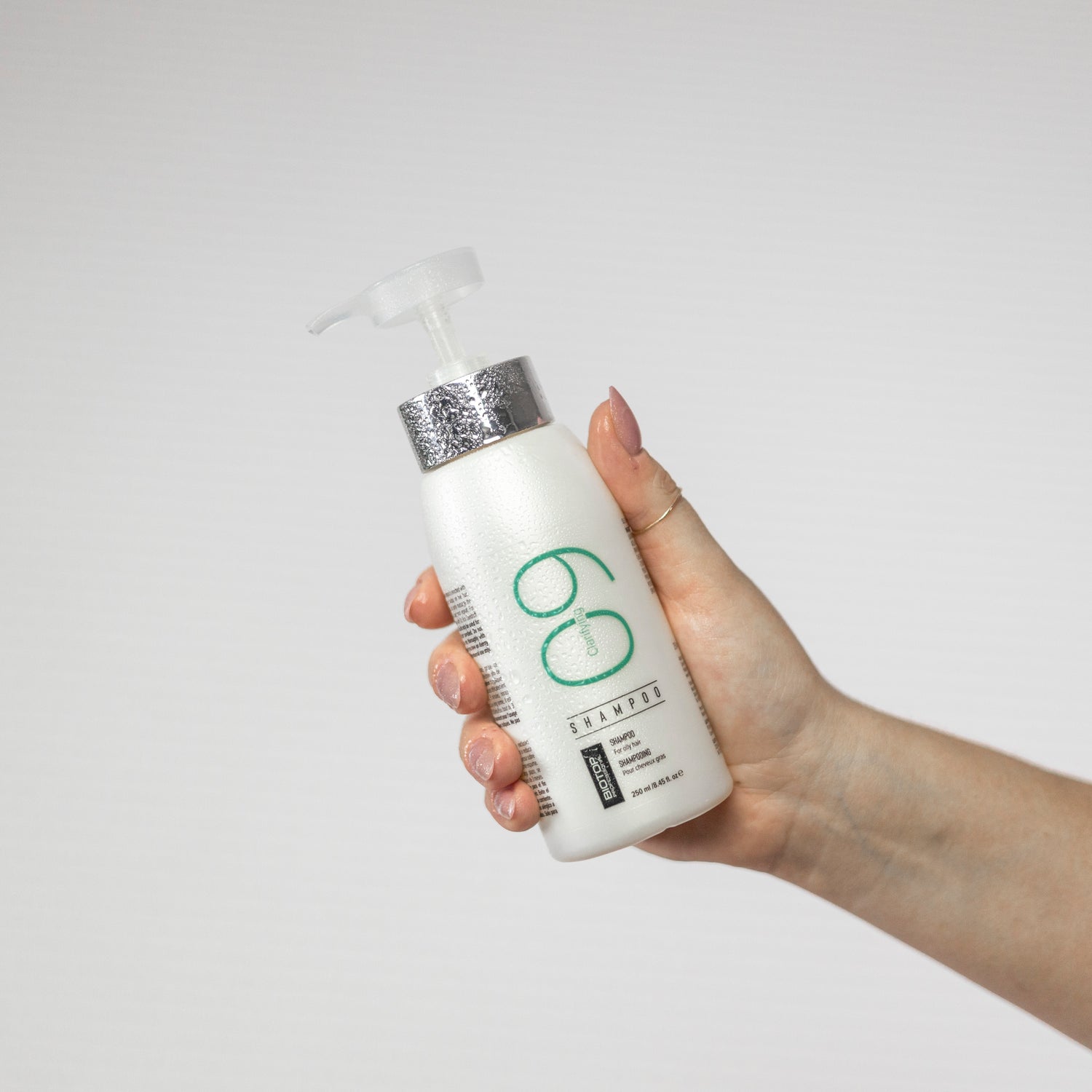 09 Clarifying Shampoo